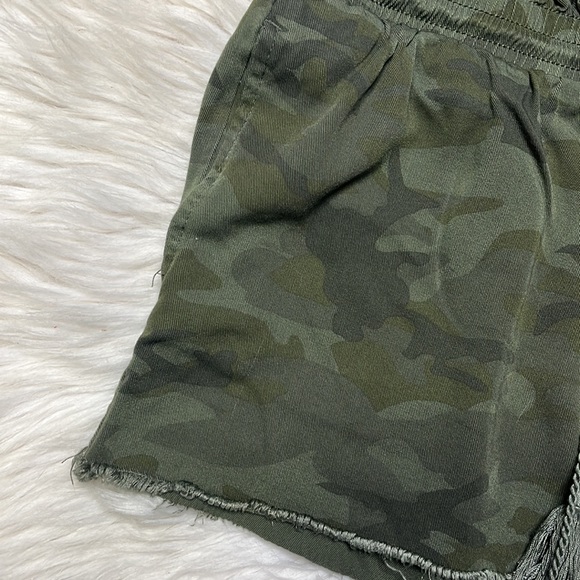 ✅(Donated) Knox Rose Boho Camo Tassle Toe Shorts - Picture 3 of 6
